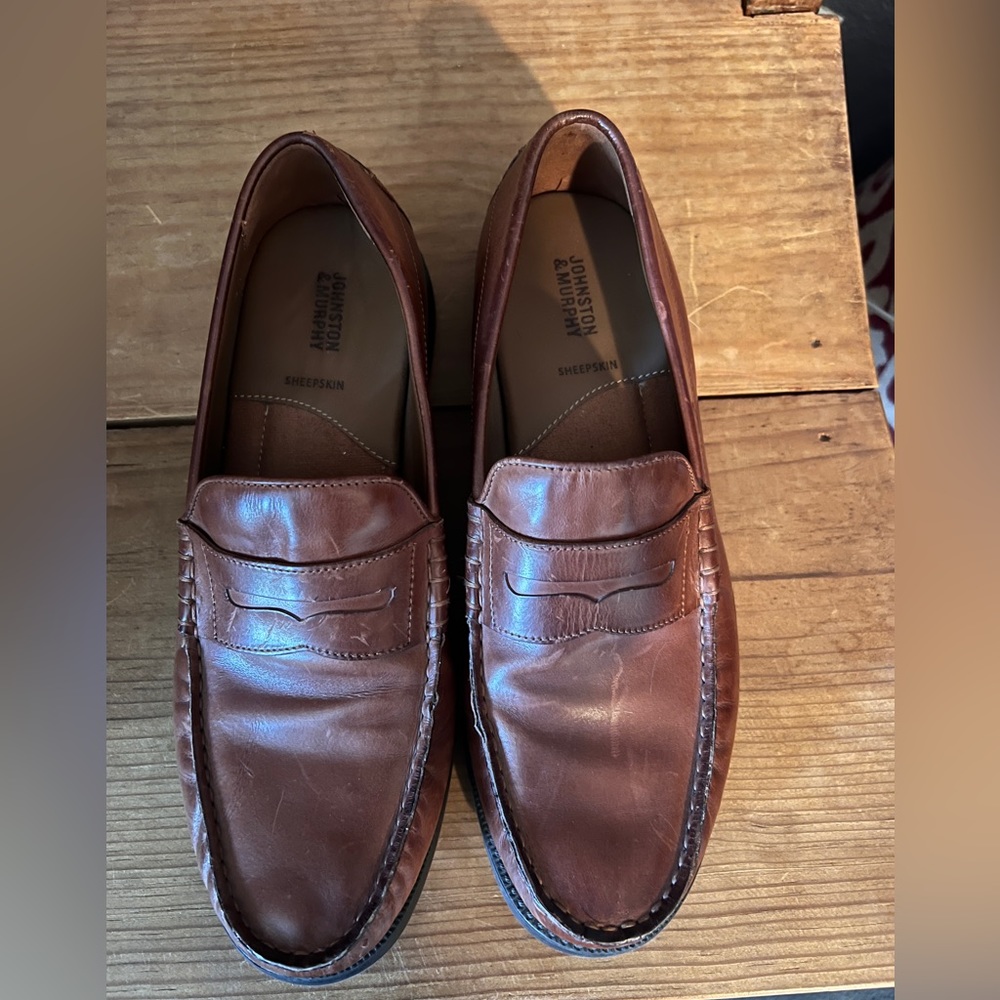 Johnston & Murphy Loafer. Size 8 in Men and 9-9.5 in Women